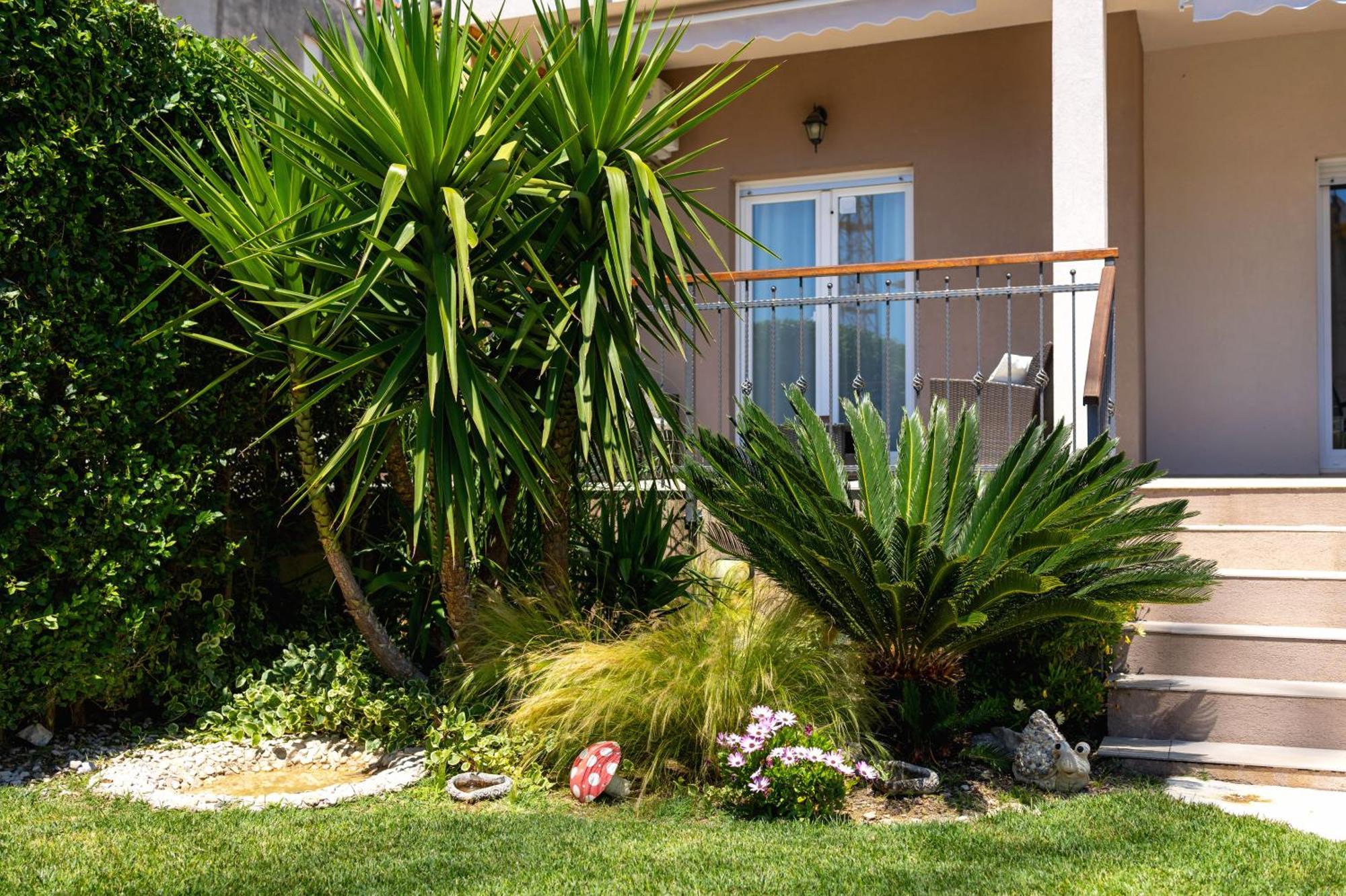 Sunny Garden A2 Apartment Split Exterior photo