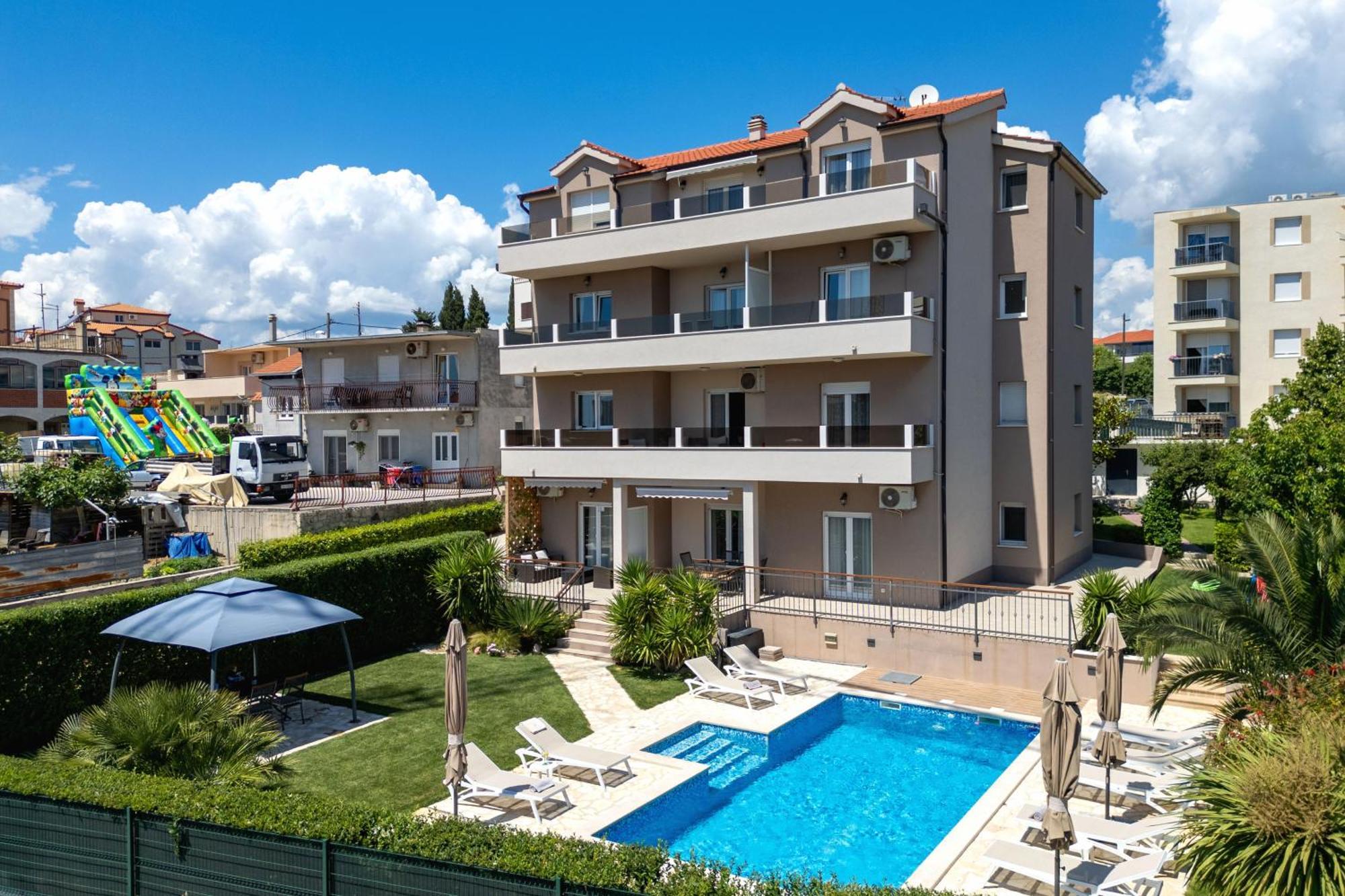 Sunny Garden A2 Apartment Split Exterior photo